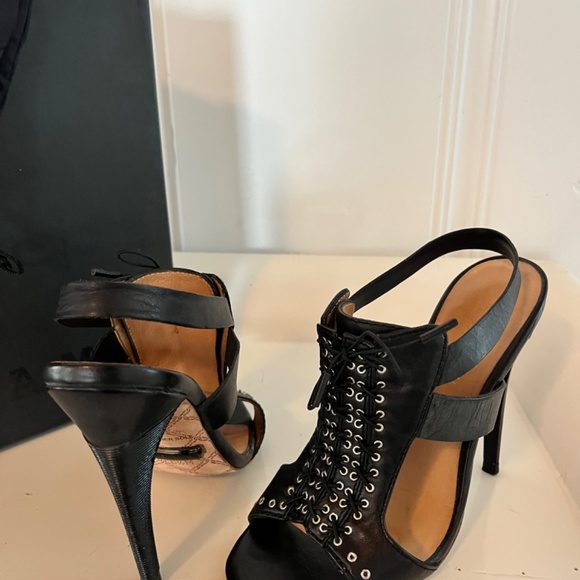 LAMB heels - Picture 3 of 4